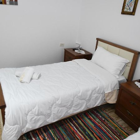 Guest House Luli Berat Bagian luar foto