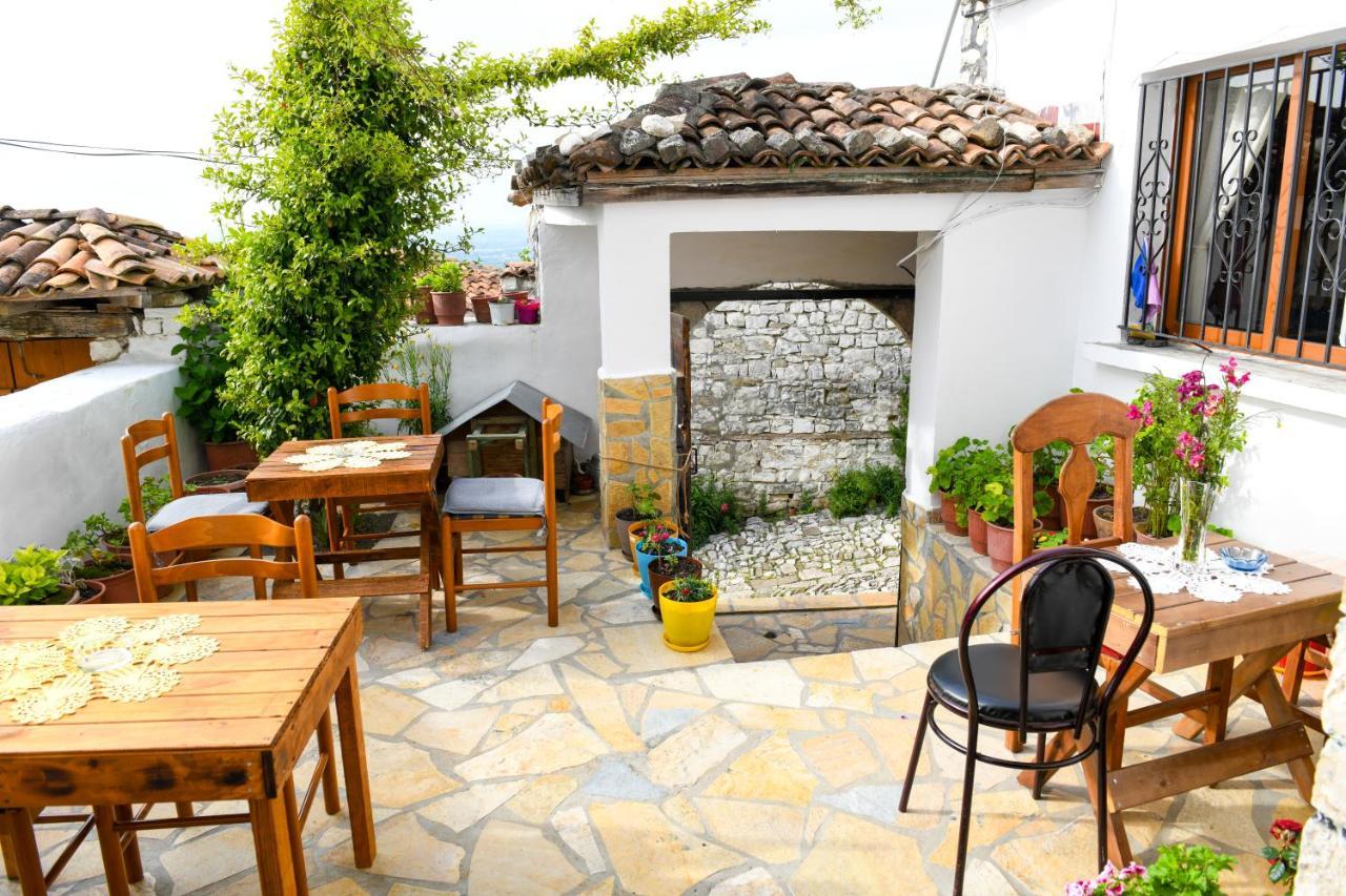 Guest House Luli Berat Bagian luar foto