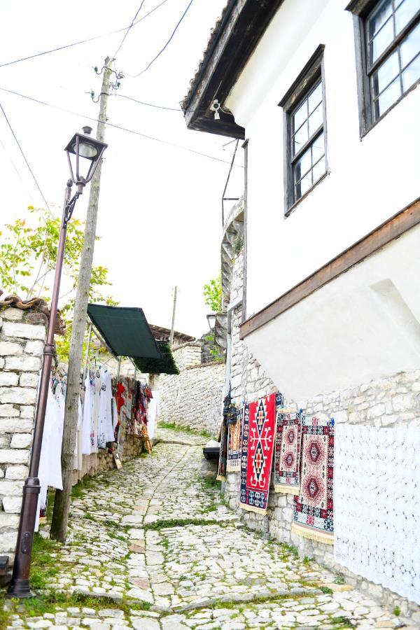 Guest House Luli Berat Bagian luar foto