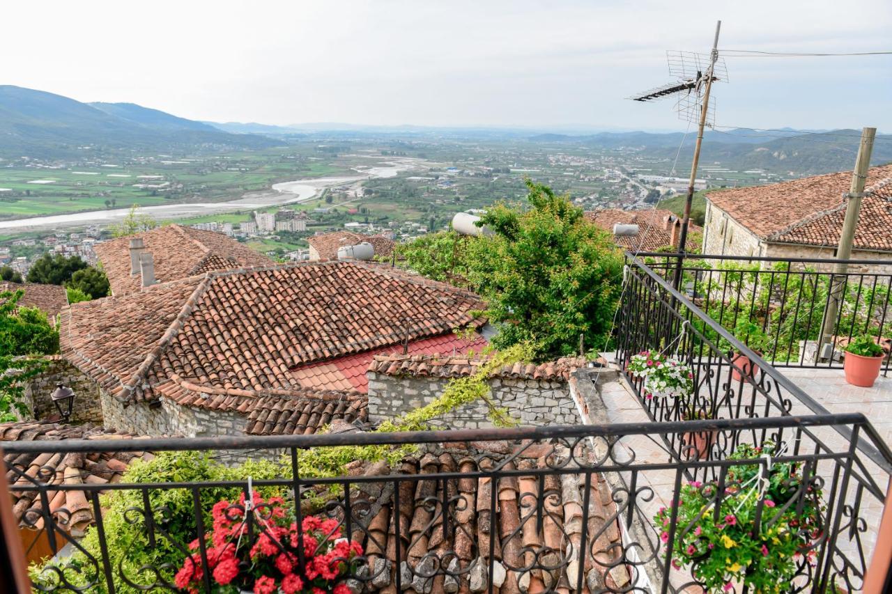 Guest House Luli Berat Bagian luar foto