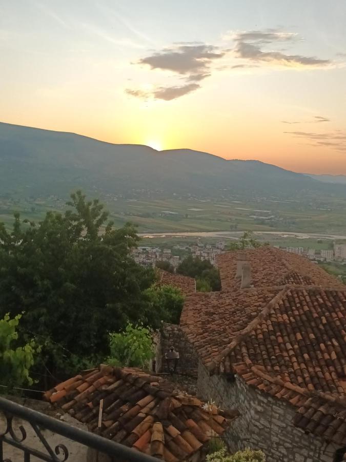 Guest House Luli Berat Bagian luar foto