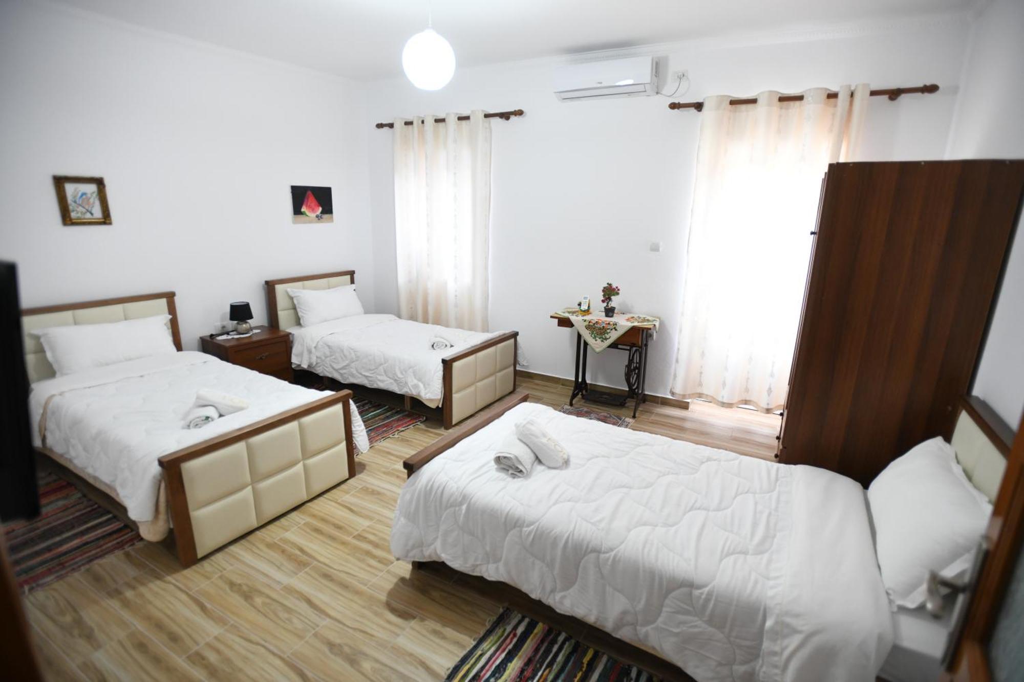 Guest House Luli Berat Bagian luar foto