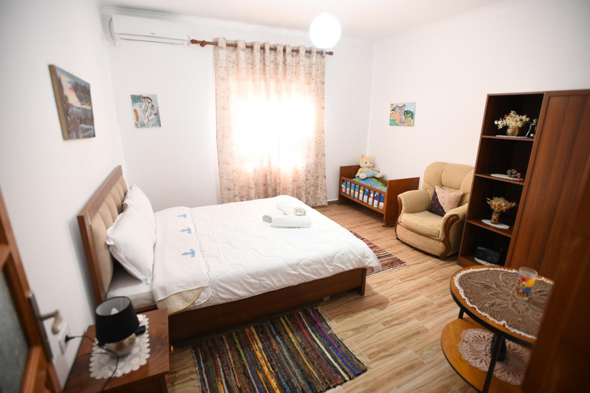 Guest House Luli Berat Bagian luar foto