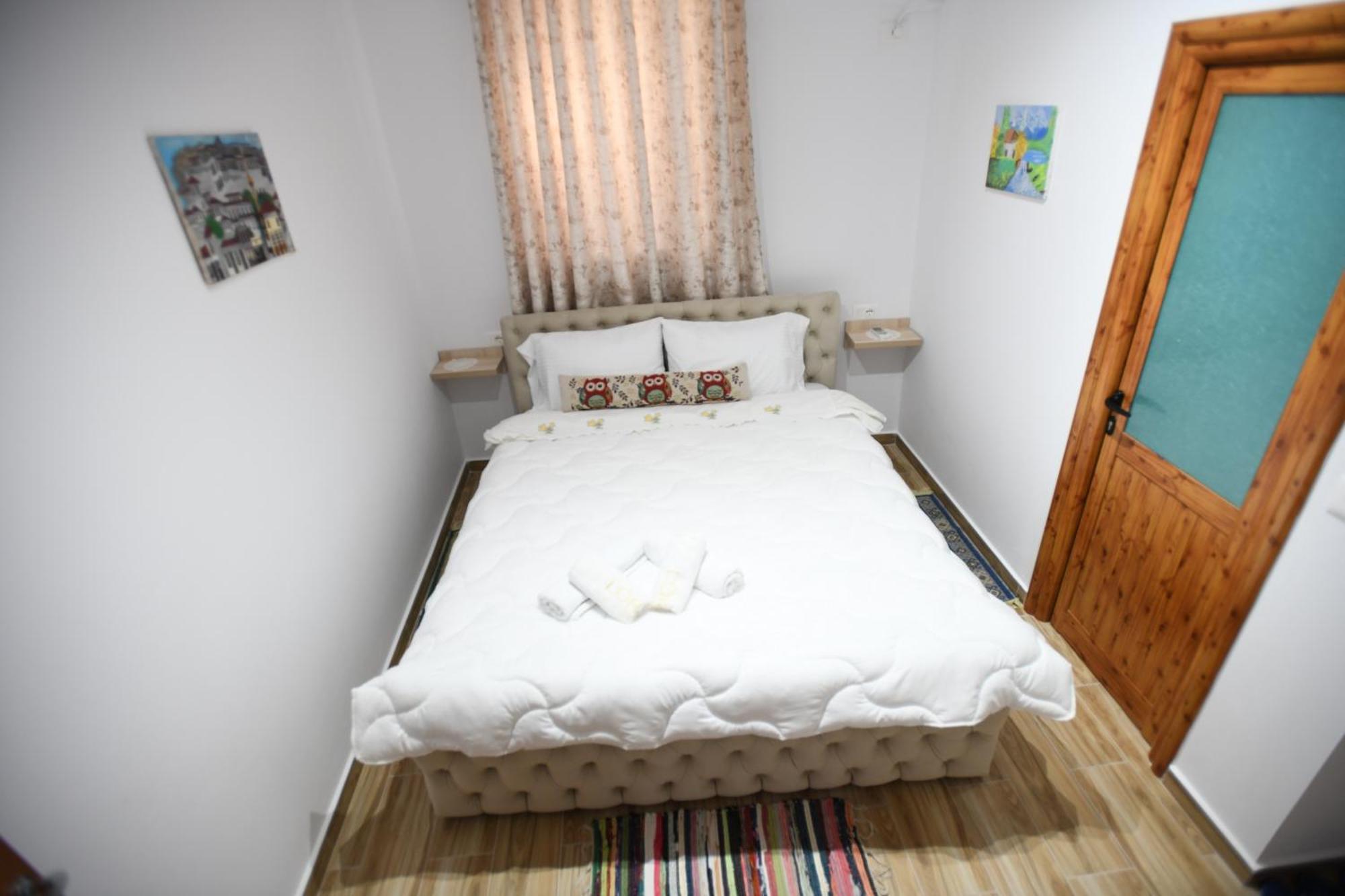 Guest House Luli Berat Bagian luar foto