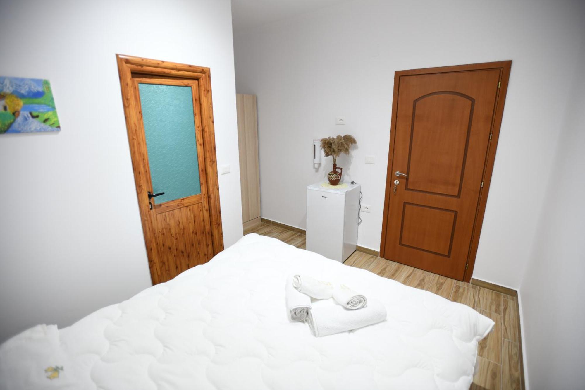 Guest House Luli Berat Bagian luar foto